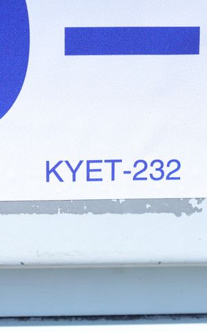 Apartamento à venda com 50m², 2 quartos e sem vagaPlaca GRANDE instalada na fachada do condomínio, dia 26.09.2026 - Código da placa: KYET-232
