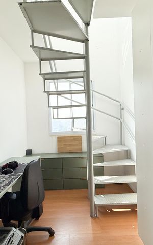 Apartamento para alugar com 99m², 1 quarto e sem vaga Apartamento para alugar com 99m², 1 quarto e sem vagaEscada