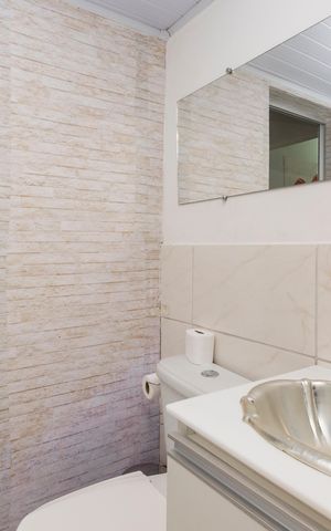 Casa à venda com 135m², 2 quartos e 2 vagas Casa à venda com 135m², 2 quartos e 2 vagasBanheiro