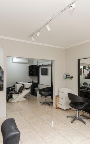 Casa à venda com 135m², 2 quartos e 2 vagas