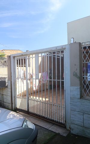 Casa para alugar com 85m², 2 quartos e 2 vagasFachada/Placa