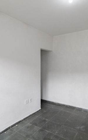 Casa para alugar com 35m², 1 quarto e 1 vaga Casa para alugar com 35m², 1 quarto e 1 vagaSala