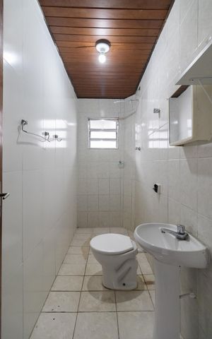 Casa para alugar com 35m², 1 quarto e 1 vaga Casa para alugar com 35m², 1 quarto e 1 vagaBanheiro