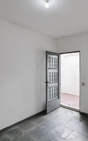 Casa para alugar com 35m², 1 quarto e 1 vaga Casa para alugar com 35m², 1 quarto e 1 vagaSala
