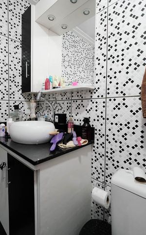 Apartamento à venda com 47m², 2 quartos e 1 vaga Apartamento à venda com 47m², 2 quartos e 1 vagaBanheiro