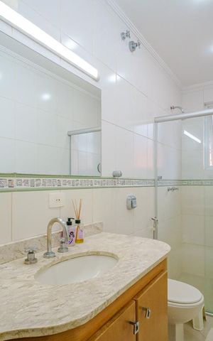 Casa à venda com 415m², 5 quartos e 5 vagas Casa à venda com 415m², 5 quartos e 5 vagasBanheiro da Suíte 2