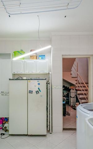 Casa à venda com 415m², 5 quartos e 5 vagas Casa à venda com 415m², 5 quartos e 5 vagasÁrea de serviço