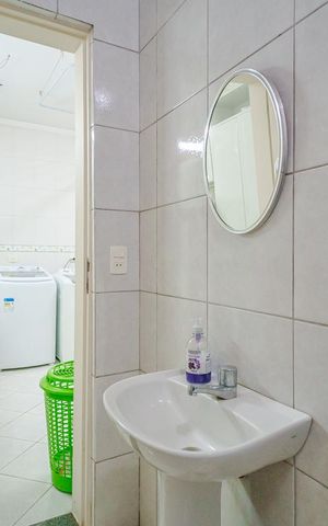 Casa à venda com 415m², 5 quartos e 5 vagas Casa à venda com 415m², 5 quartos e 5 vagasBanheiro de serviço