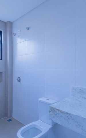 Casa de condomínio à venda com 117m², 2 quartos e 2 vagas Casa de condomínio à venda com 117m², 2 quartos e 2 vagasBanheiro da Suíte