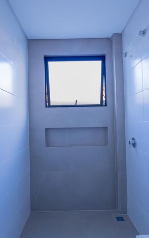 Casa de condomínio à venda com 117m², 2 quartos e 2 vagas Casa de condomínio à venda com 117m², 2 quartos e 2 vagasBanheiro da Suíte
