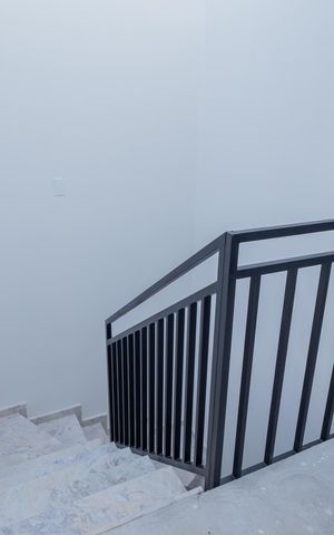 Casa de condomínio à venda com 117m², 2 quartos e 2 vagas Casa de condomínio à venda com 117m², 2 quartos e 2 vagasEscada