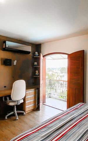 Casa à venda com 450m², 4 quartos e 3 vagas Casa à venda com 450m², 4 quartos e 3 vagasSuite 1
