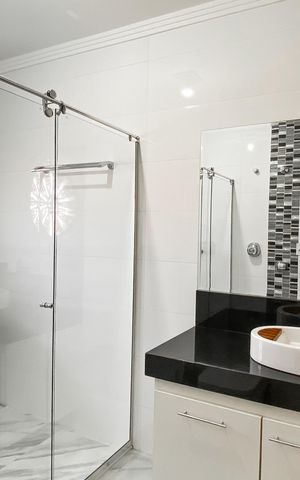 Casa à venda com 450m², 4 quartos e 3 vagas Casa à venda com 450m², 4 quartos e 3 vagasBanheiro da Suíte