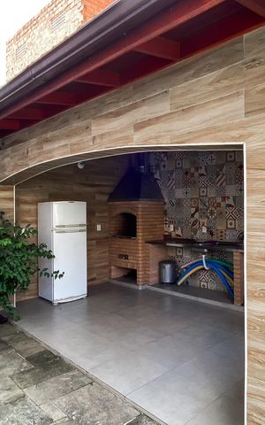 Casa à venda com 450m², 4 quartos e 3 vagas Casa à venda com 450m², 4 quartos e 3 vagasChurrasqueira