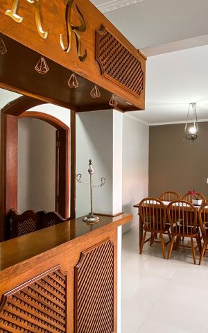 Casa à venda com 450m², 4 quartos e 3 vagas Casa à venda com 450m², 4 quartos e 3 vagasSala