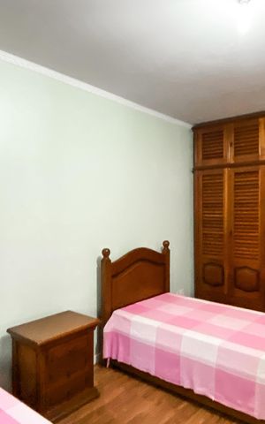 Casa à venda com 450m², 4 quartos e 3 vagas Casa à venda com 450m², 4 quartos e 3 vagasQuarto 1