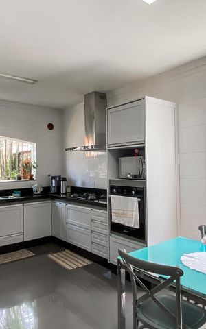 Casa à venda com 450m², 4 quartos e 3 vagas Casa à venda com 450m², 4 quartos e 3 vagasCozinha