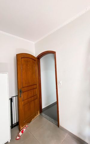 Casa à venda com 450m², 4 quartos e 3 vagas Casa à venda com 450m², 4 quartos e 3 vagasÁrea de Serviço