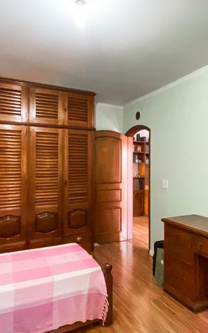 Casa à venda com 450m², 4 quartos e 3 vagas Casa à venda com 450m², 4 quartos e 3 vagasQuarto 1
