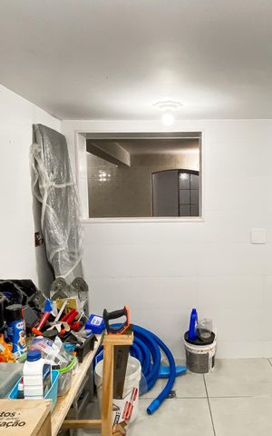 Casa à venda com 450m², 4 quartos e 3 vagas Casa à venda com 450m², 4 quartos e 3 vagasQuarto de Serviço