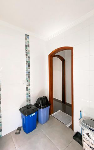 Casa à venda com 450m², 4 quartos e 3 vagas Casa à venda com 450m², 4 quartos e 3 vagasÁrea de Serviço