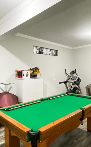 Casa à venda com 450m², 4 quartos e 3 vagas Casa à venda com 450m², 4 quartos e 3 vagasSalão de jogos