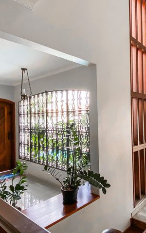 Casa à venda com 450m², 4 quartos e 3 vagas Casa à venda com 450m², 4 quartos e 3 vagasSala