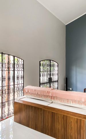 Casa à venda com 450m², 4 quartos e 3 vagas Casa à venda com 450m², 4 quartos e 3 vagasSala
