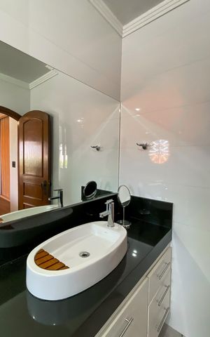 Casa à venda com 450m², 4 quartos e 3 vagas Casa à venda com 450m², 4 quartos e 3 vagasBanheiro da Suíte