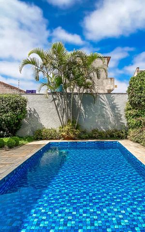 Casa à venda com 450m², 4 quartos e 3 vagas Casa à venda com 450m², 4 quartos e 3 vagasPiscina