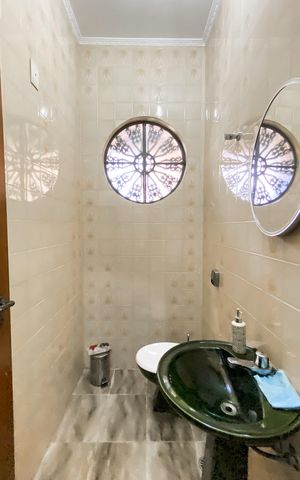 Casa à venda com 450m², 4 quartos e 3 vagas Casa à venda com 450m², 4 quartos e 3 vagasBanheiro