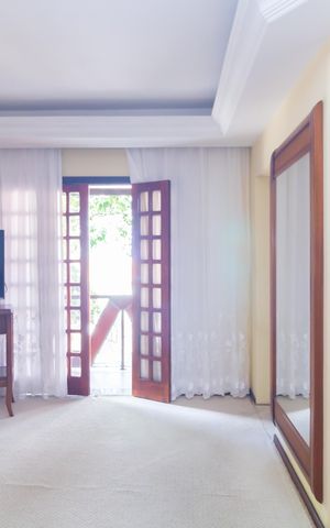 Casa à venda com 327m², 4 quartos e 5 vagas Casa à venda com 327m², 4 quartos e 5 vagasSuíte