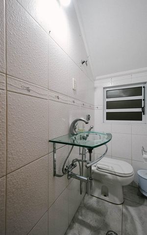 Casa à venda com 100m², 3 quartos e 2 vagas Casa à venda com 100m², 3 quartos e 2 vagasLavabo