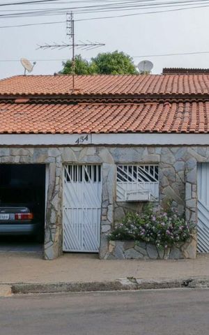 Casa à venda com 209m², 3 quartos e 5 vagas