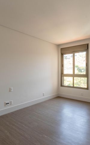Apartamento à venda com 323m², 4 quartos e 4 vagas Apartamento à venda com 323m², 4 quartos e 4 vagasSuíte 2