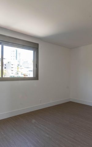 Apartamento à venda com 323m², 4 quartos e 4 vagas Apartamento à venda com 323m², 4 quartos e 4 vagasSuíte 2