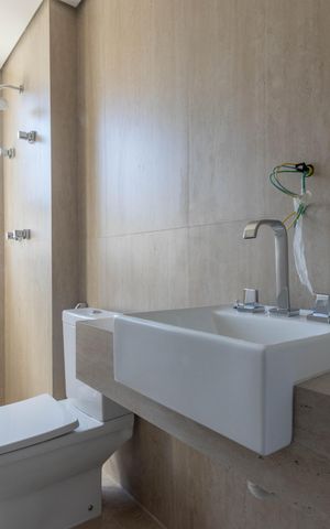 Apartamento à venda com 323m², 4 quartos e 4 vagas Apartamento à venda com 323m², 4 quartos e 4 vagasBanheiro da Suíte 2