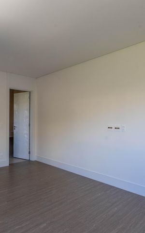 Apartamento à venda com 323m², 4 quartos e 4 vagas Apartamento à venda com 323m², 4 quartos e 4 vagasSuíte 3
