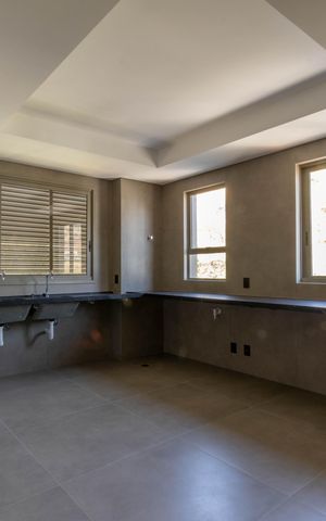 Apartamento à venda com 323m², 4 quartos e 4 vagas Apartamento à venda com 323m², 4 quartos e 4 vagasCozinha