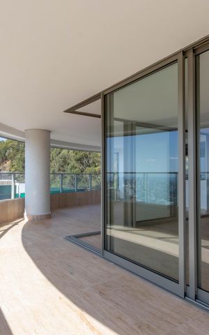 Apartamento à venda com 323m², 4 quartos e 4 vagas Apartamento à venda com 323m², 4 quartos e 4 vagasVaranda da Sala