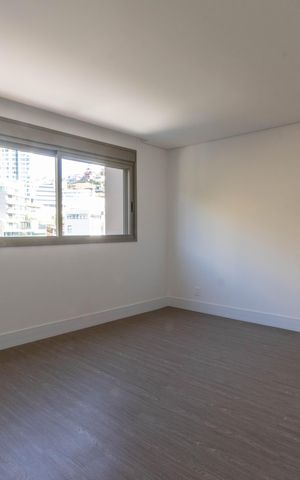 Apartamento à venda com 323m², 4 quartos e 4 vagas Apartamento à venda com 323m², 4 quartos e 4 vagasSuíte 3