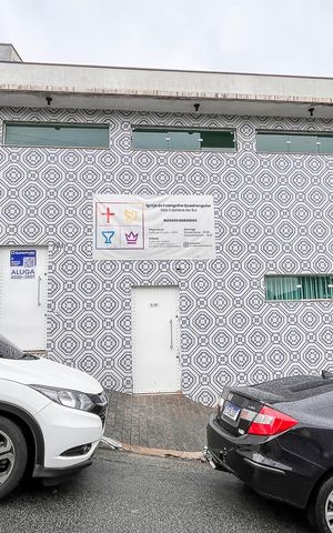 Casa para alugar com 200m², 3 quartos e sem vagaFachada + plaquinha