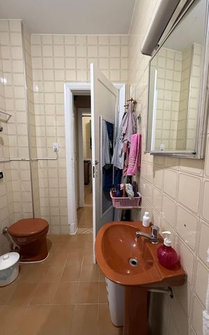 Apartamento à venda com 40m², 2 quartos e sem vaga Apartamento à venda com 40m², 2 quartos e sem vagaBanheiro