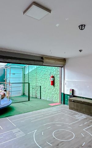 Casa à venda com 350m², 5 quartos e 4 vagasEntrada