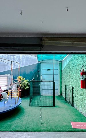 Casa à venda com 350m², 5 quartos e 4 vagasEntrada