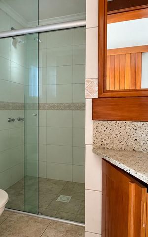 Casa para alugar com 371m², 4 quartos e 3 vagasBanheiro da suíte