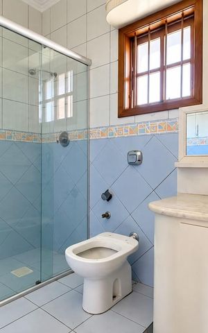 Casa para alugar com 371m², 4 quartos e 3 vagasBanheiro social