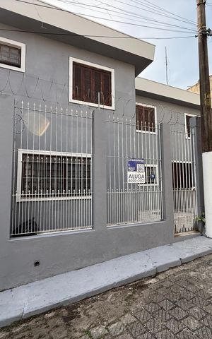 Casa para alugar com 200m², 4 quartos e 3 vagas Casa para alugar com 200m², 4 quartos e 3 vagasPlaca