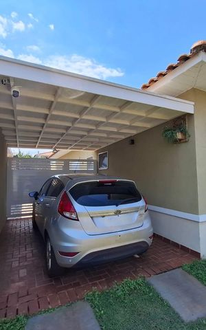 Casa de condomínio à venda com 130m², 3 quartos e 2 vagas Casa de condomínio à venda com 130m², 3 quartos e 2 vagasFachada