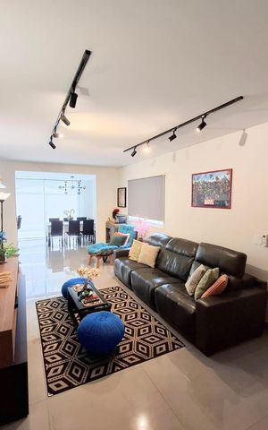 Casa de condomínio à venda com 130m², 3 quartos e 2 vagas Casa de condomínio à venda com 130m², 3 quartos e 2 vagasSala